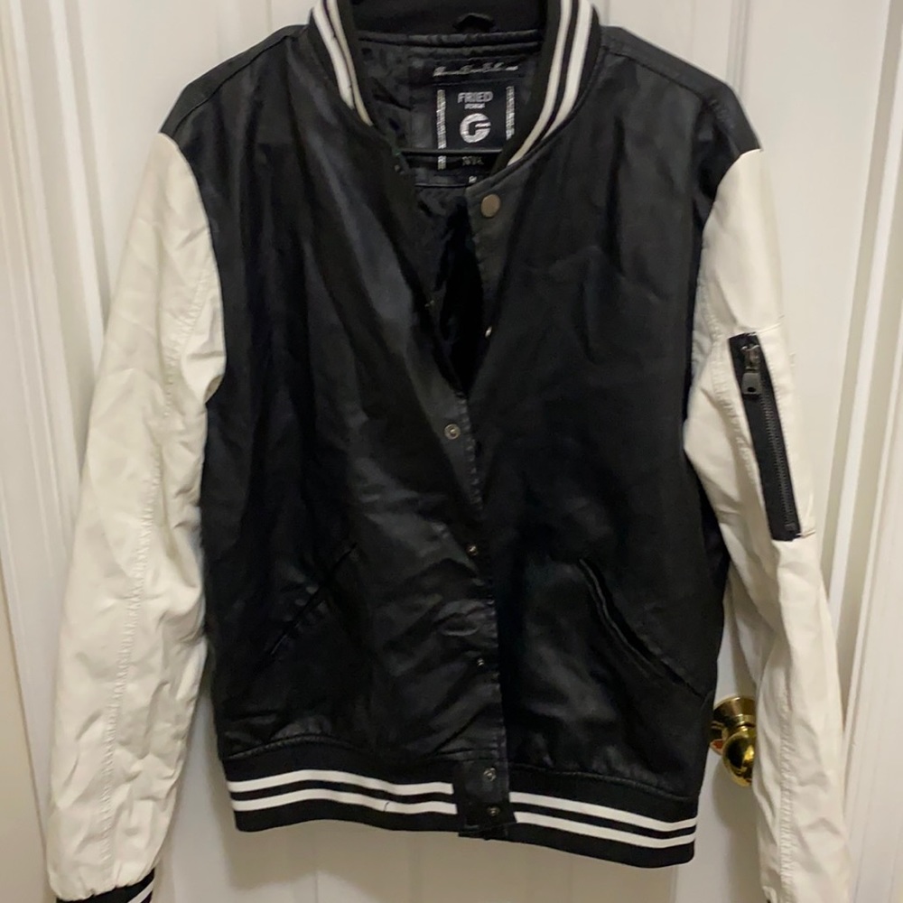 Sleeve and inner breast pocket but sturdy comfortable jacket